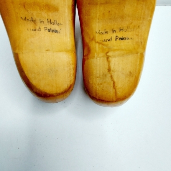 Vintage Holland Hand Painted Small Wood 7" Shoes Wall Decoration Wall Hangers - Picture 7 of 7